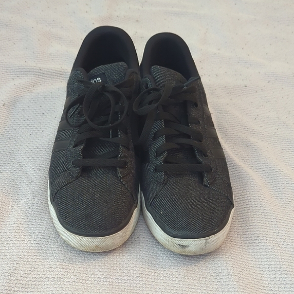 Adidas Black and White Sneakers Classic Low-Top Design - Picture 5 of 8